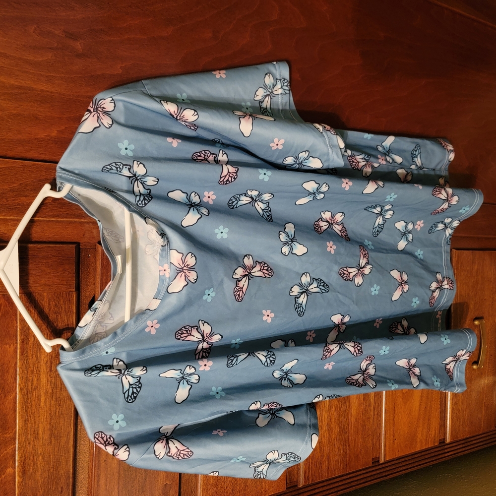 Womens Blue Butterfly Print Top And Capri Bottom Sleep Set